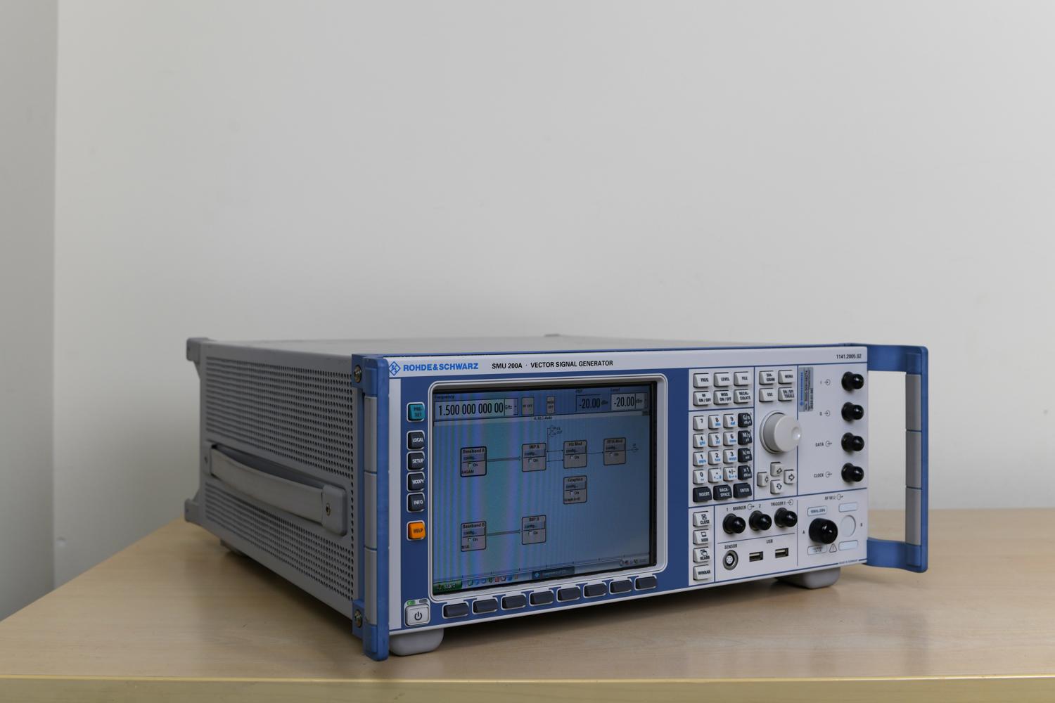 Генератор сигналов Rohde & Schwarz SMU200A